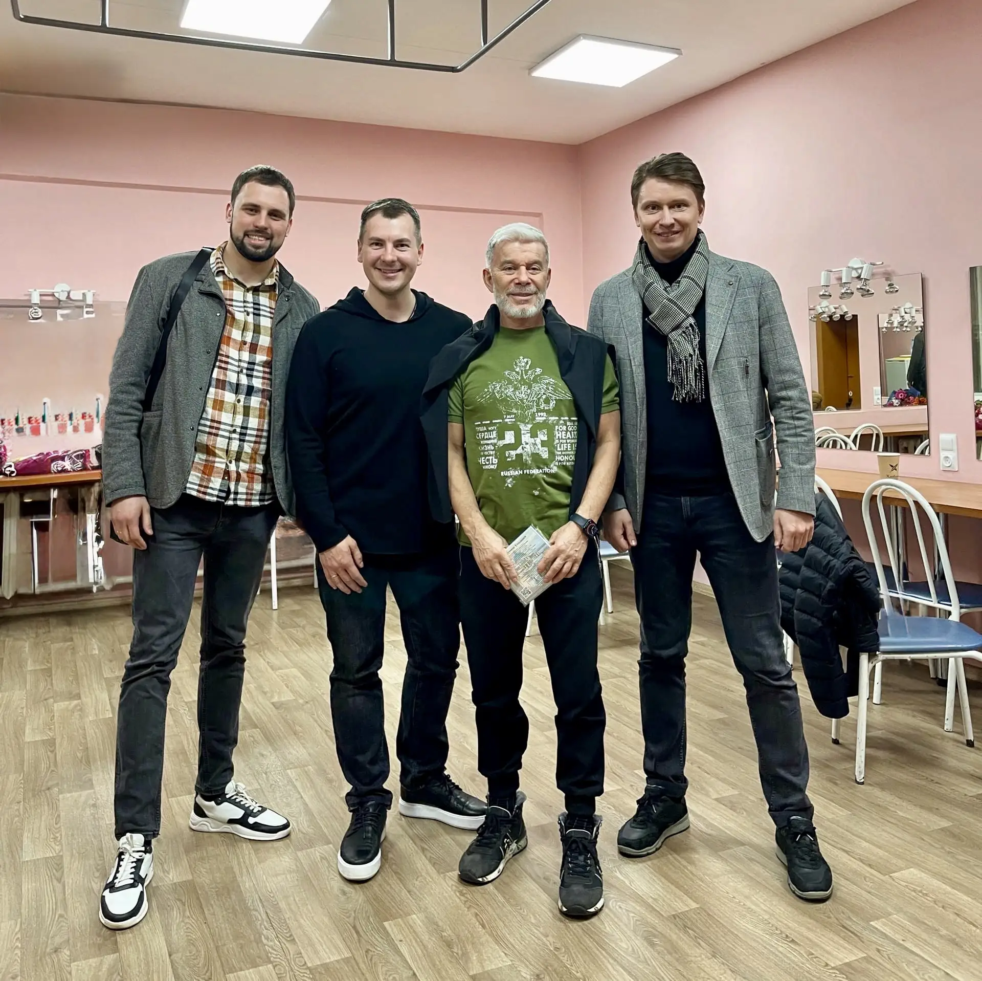 Дорогие! 

Сегодня мы от всей души поздравляем с Юбилеем нашего дорогого наставника, Олега Михайлови