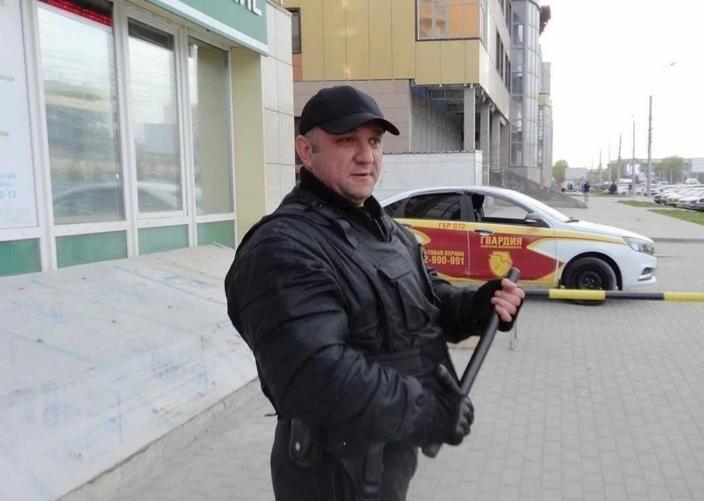 ❗️В Новосибирске муж пациентки напал на невролога с иглой