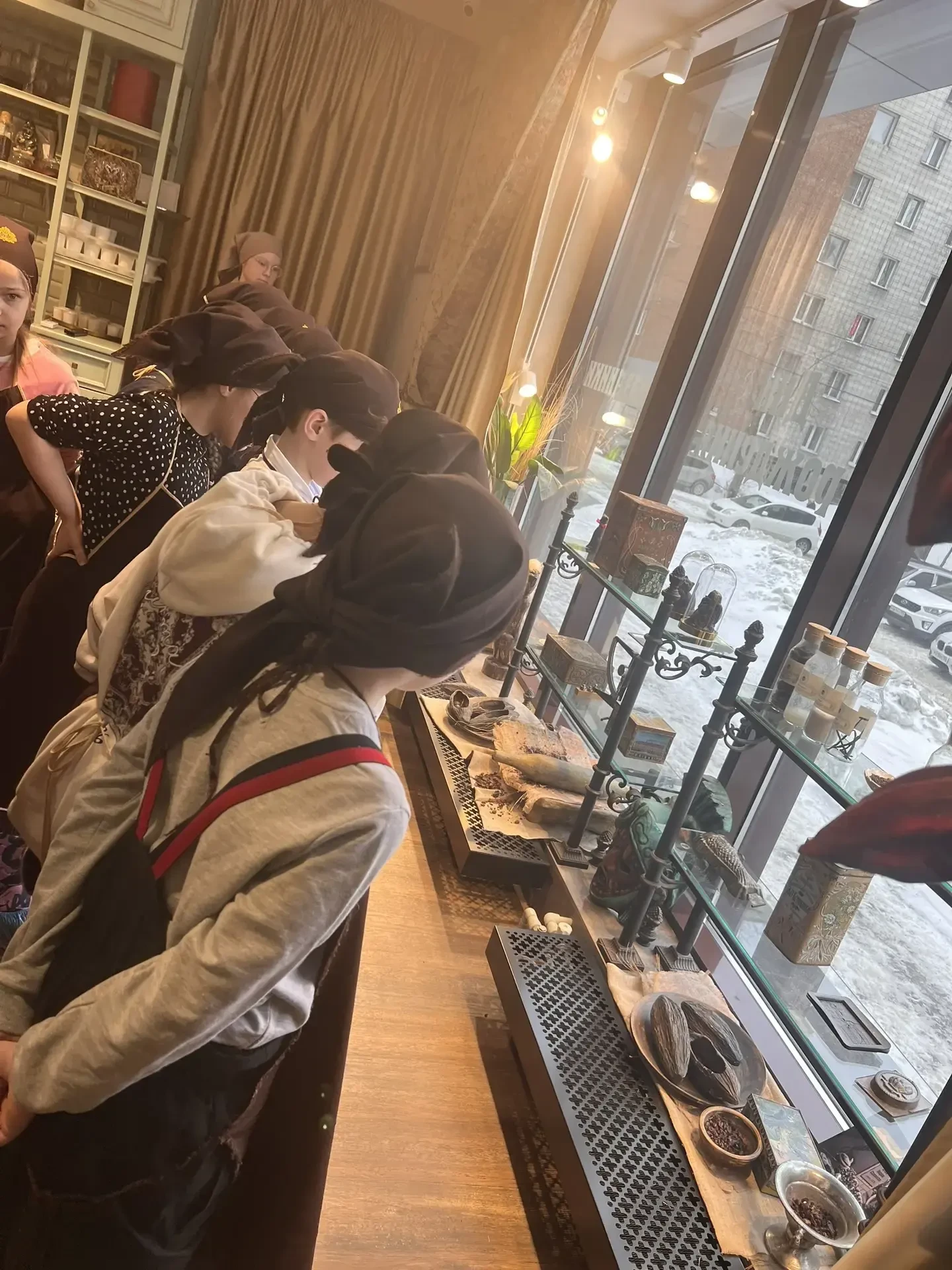 Сладкое путешествие или как наш класс ходил в гости к шоколатье! 🎓🍫  5 марта ученики 2 А класса прев