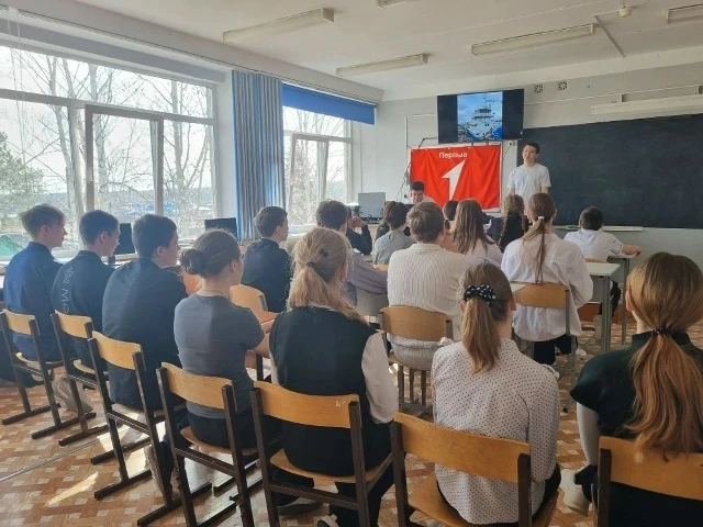 🚢 Встреча с тем, кто уже проложил свой курс ⚓

30 апреля для учащихся 7–11 классов нашей школы сост