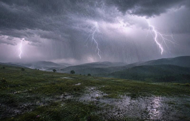 🌧 Жару в Бурятии сменят ливни, грозы и град

Во вторник, 16 июня, в республике ещё сохранится летне