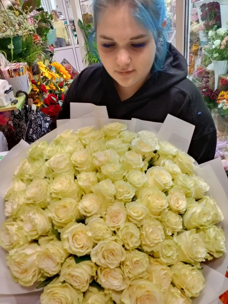 Сапченко Стефания, из многодетной семьи, давно помогала маме в составлении букетов на п...