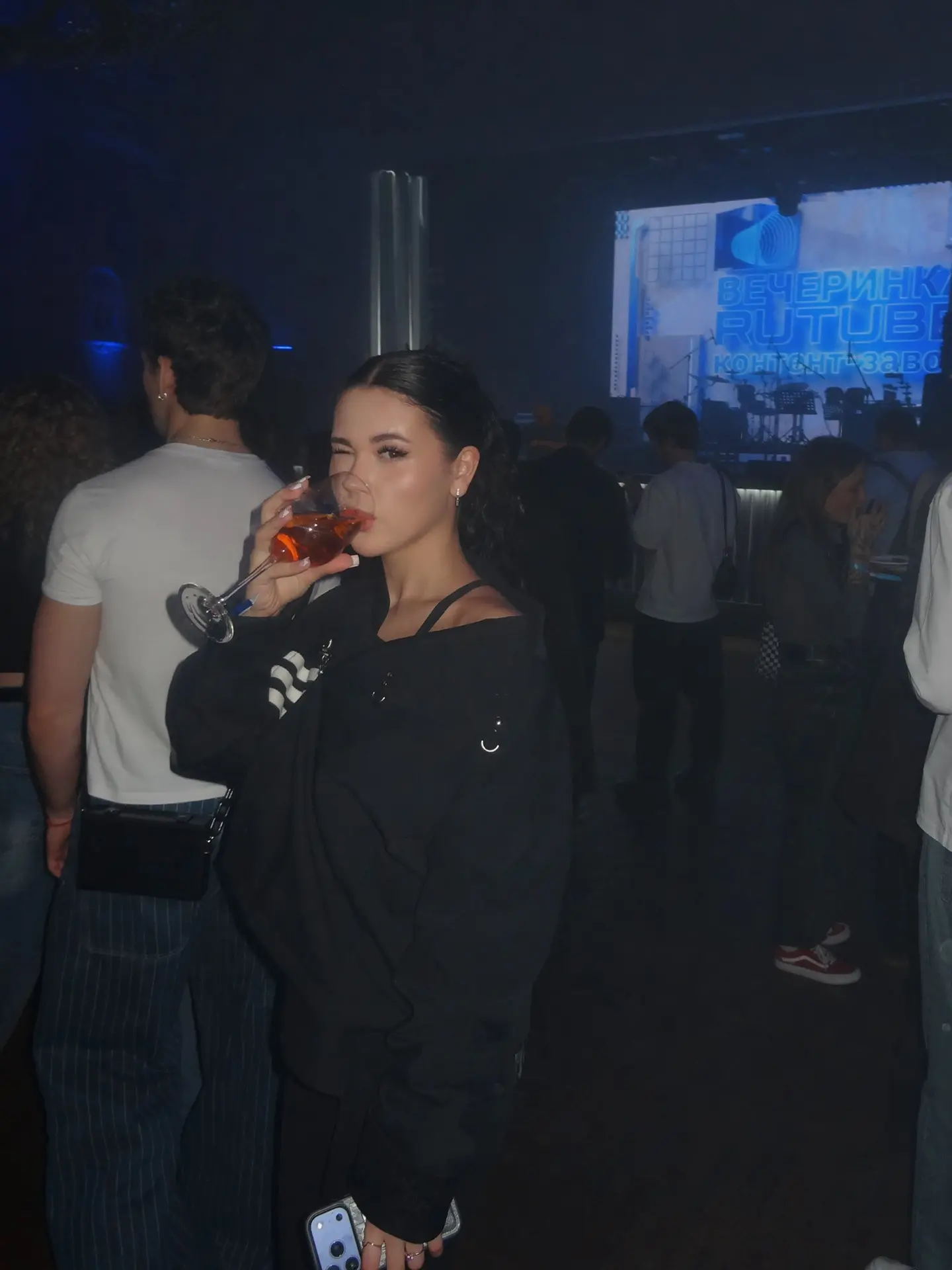 такая я серьезная мадам🖤