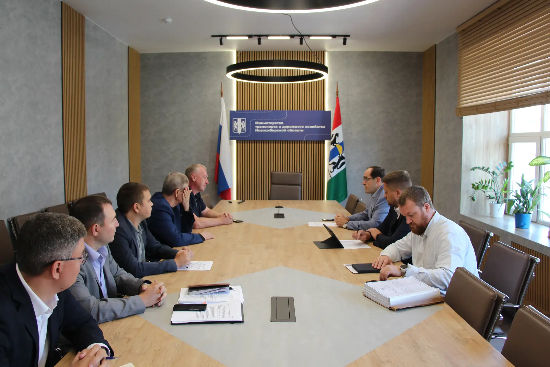 🤝Обмен опытом с Кузбассом

Глава Минтранса Новосибирской области Анатолий Костылевский встретился с