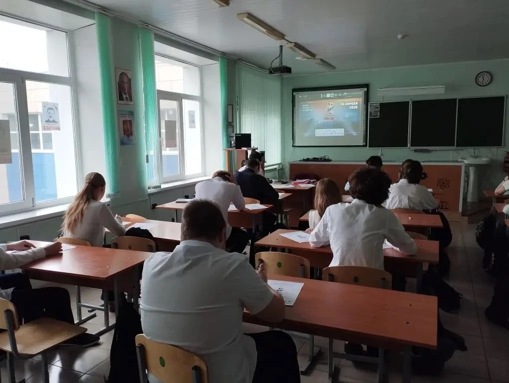 Сегодня наша школа стала частью масштабной всероссийской акции! 🇷🇺  Вместе со всей Россией ученики 8