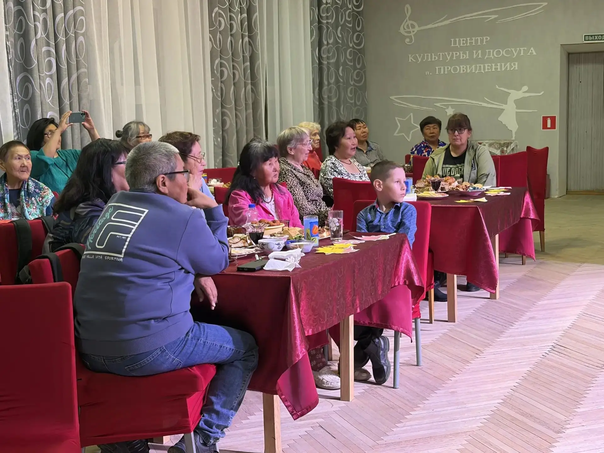 🍁 Праздник поколений «Мы рядом», тепло встреч и молодильные яблочки