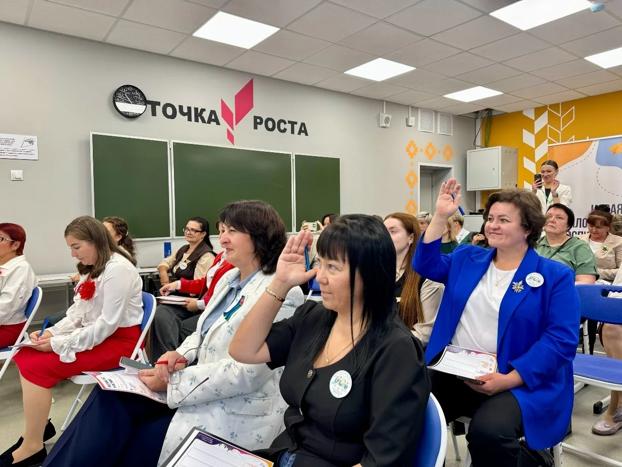 «Сельская школа — окно в мир большой и светлый»: в Коми отметили День сельской школы и ...