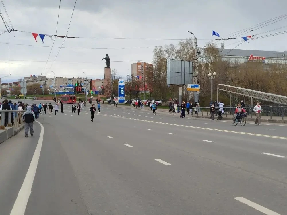 🎉Наша школа на Первомайской эстафете — мы в деле!   🏃‍♂️С гордостью сообщаем, что команда нашей школ