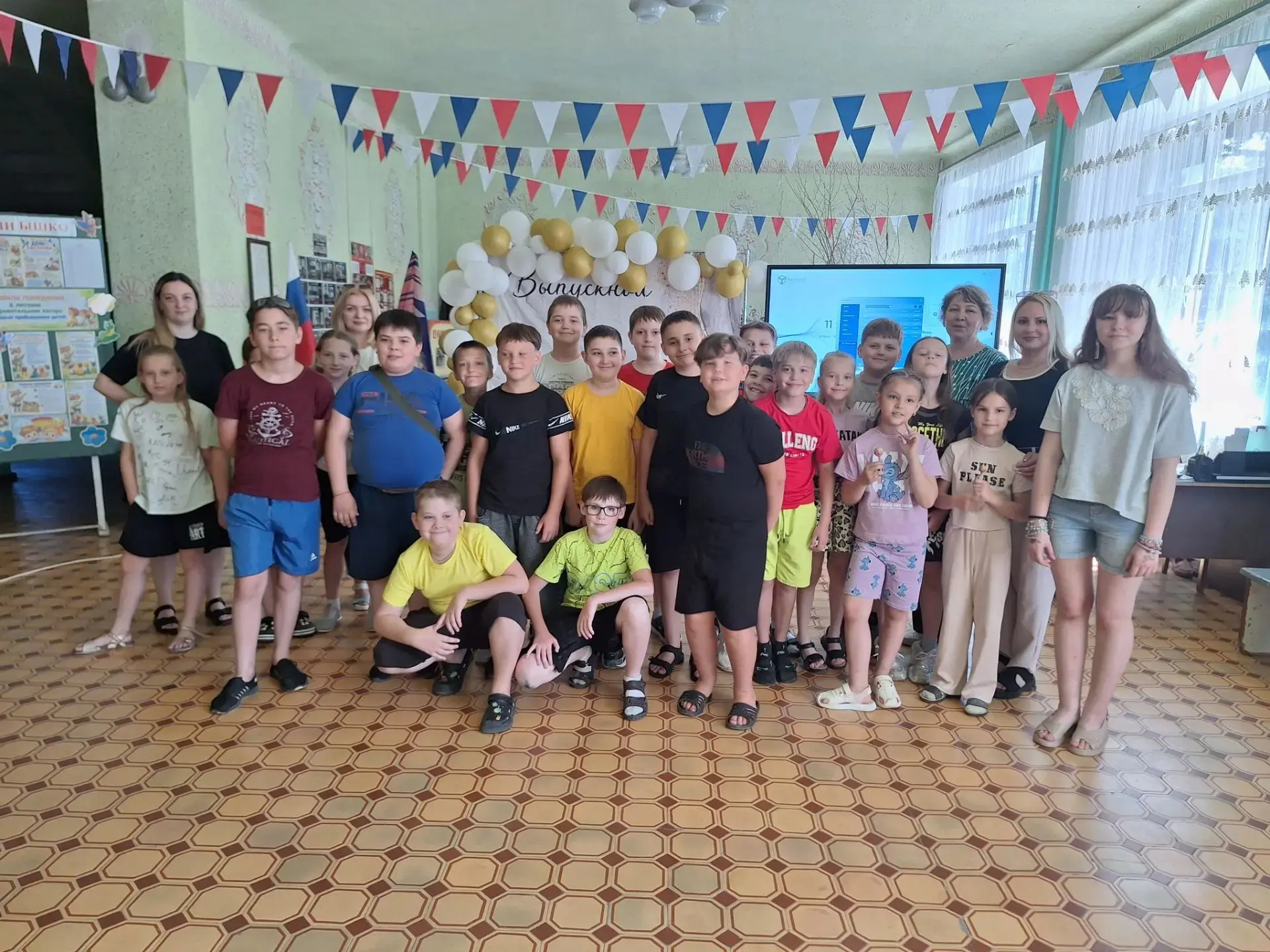 Сегодня преподаватели Секретаренко М.В., Глушкова Ю.В. и Шилова А.И. вновь посетили пришкольный лаге