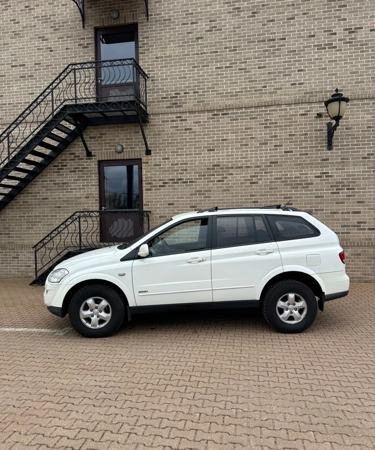 Продам SsangYong Kuron Год 2011. Двигатель 2.3 БЕНЗИН . Пробег 185,000 тыс км