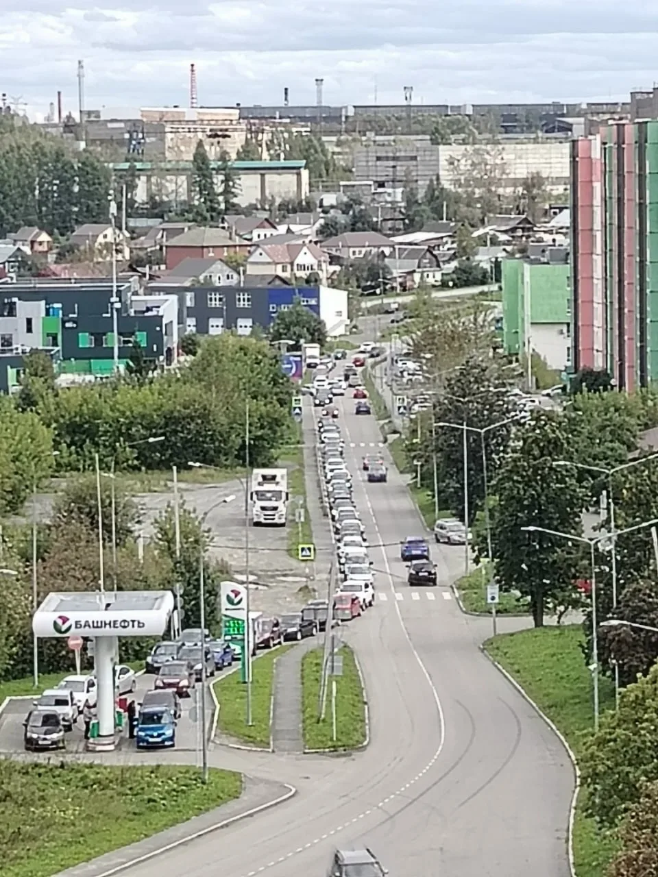 С каждым днем очередь все больше, нервов все меньше.....