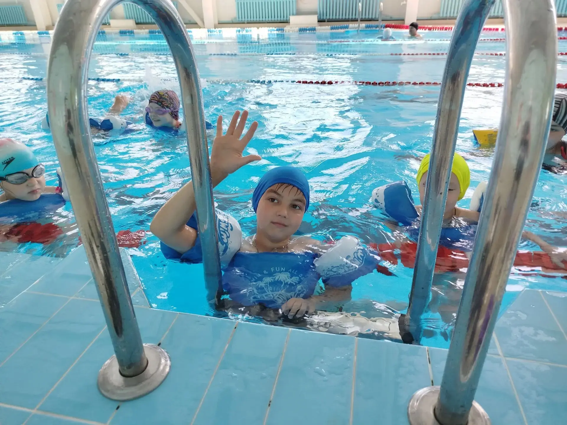 🏊‍♂️ 16 июня воспитанники пришкольного лагеря «Ромашка» посетили ФСК «Кетне» в Комсомольском муници