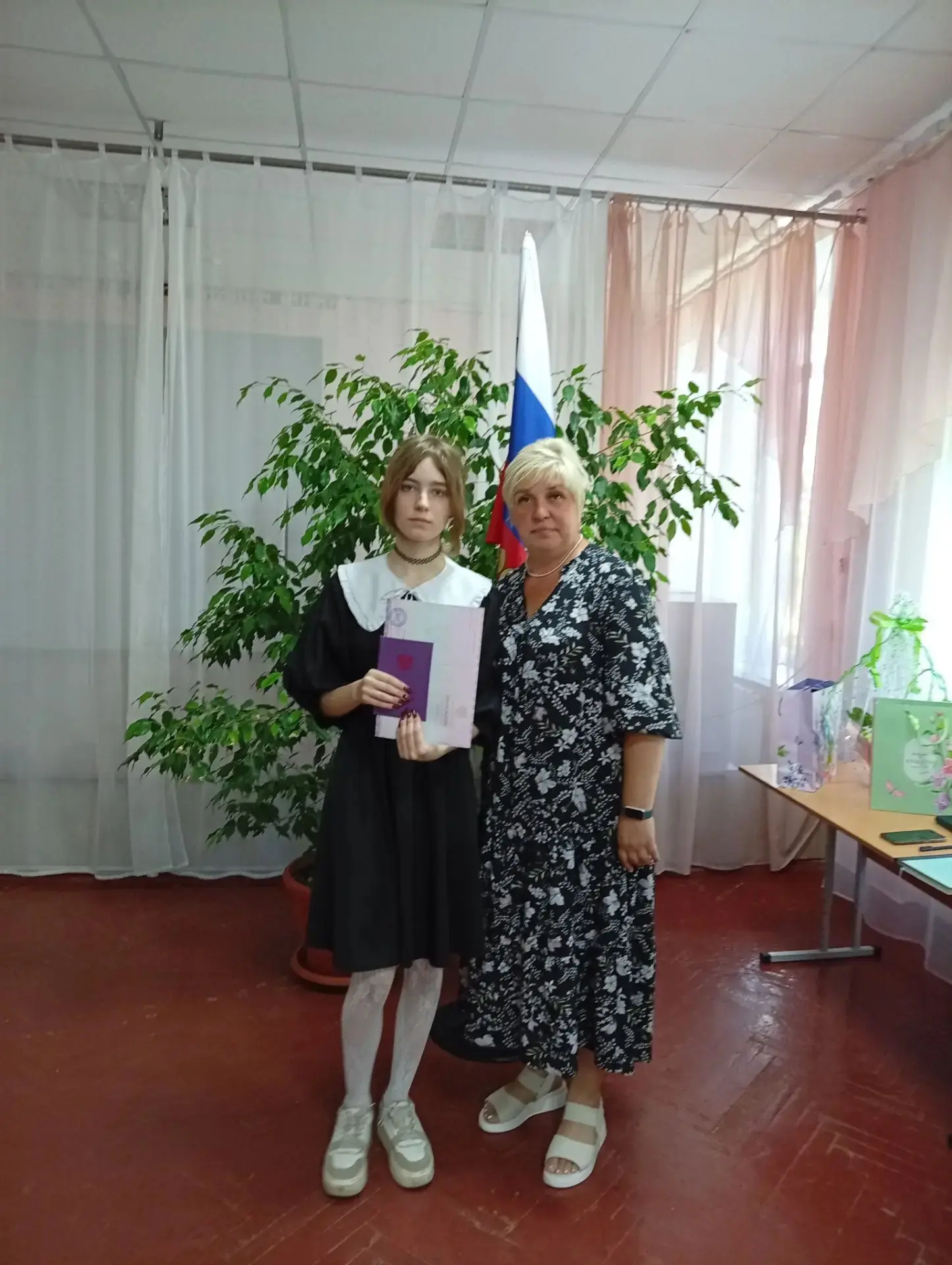 🎓 В добрый путь, выпускники! Торжественное вручение аттестатов в нашей школе! ✨📜

Сегодня, 27 июня
