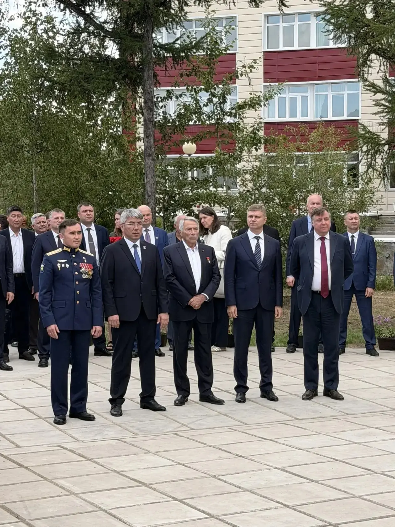 В Северобайкальске торжественно открыли памятник строителям БАМа