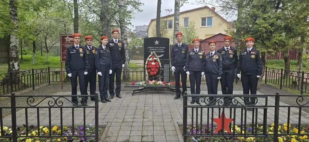 Кадетский 11Б класс заступил на Пост №1 🇷🇺   Пост №1 - это почётный  караул у мемориала павших воино