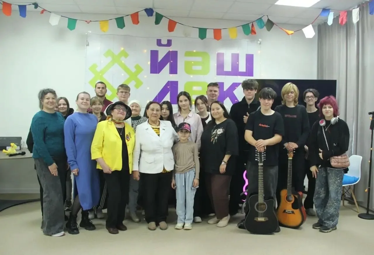В Мелеузе молодёжь на свой "квартирник" пригласила известную поэтессу Марьям КУСМАЕВУ: ...