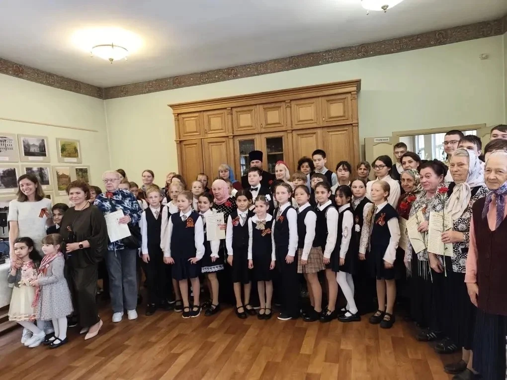 🕊️ В преддверии Великой Победы в храме Спаса Нерукотворного состоялось трогательное событие. Сегодня