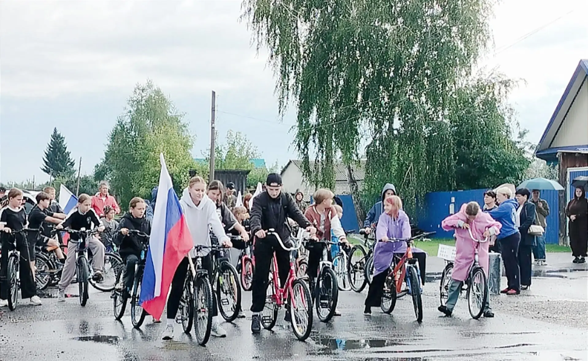 21 августа 2026 года в Быстром Истоке прошел традиционный семейный велопробег, приуроче...