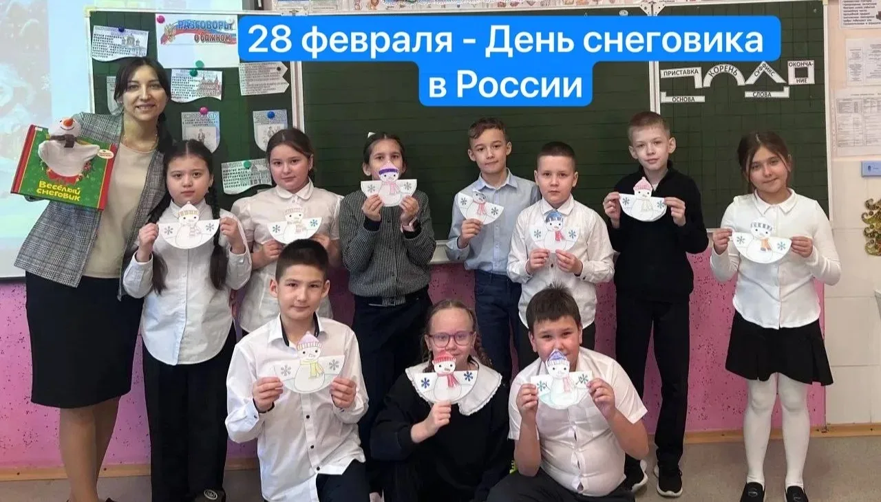 Март пришëл- лепи снеговика!  Пока у нас трещат морозы, но оттепель всë же впереди!   На дворе полно