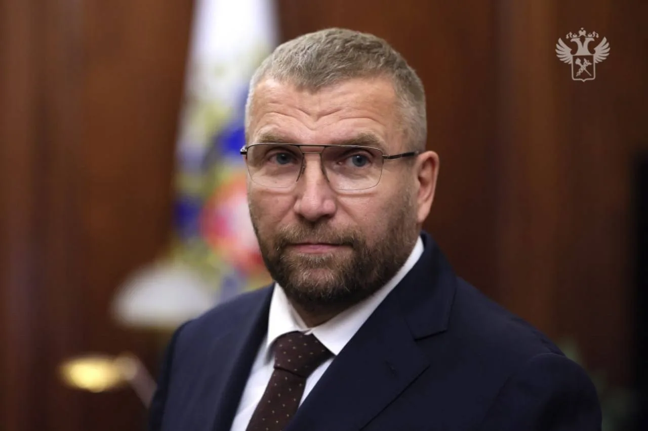Руководитель ФТС России провел встречу с депутатом Госдумы

Руководитель Федеральной таможенной служ