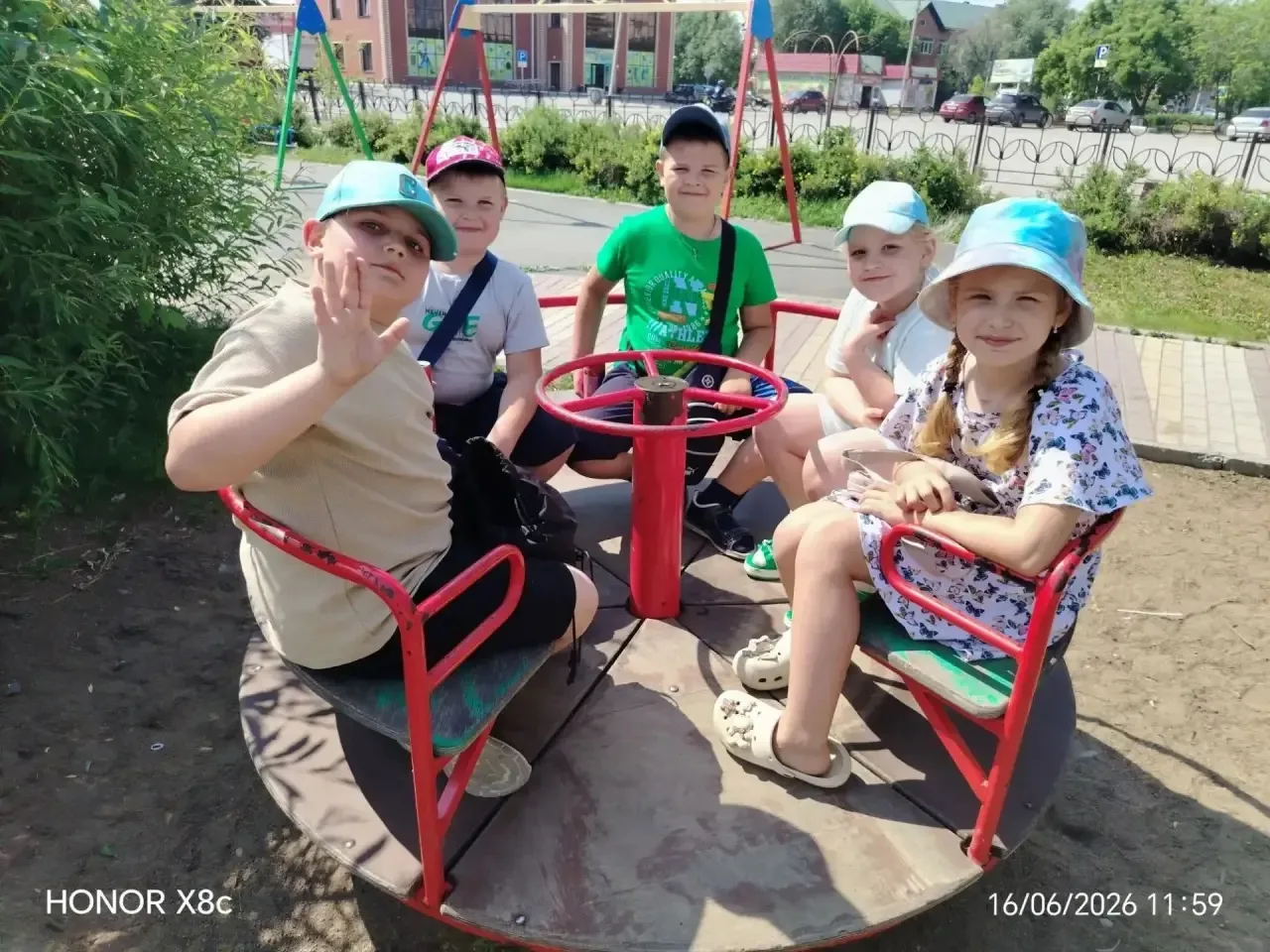16 июня в пришкольном лагере прошёл День тайн! Юные сыщики искали улики, расшифровывали загадочные п