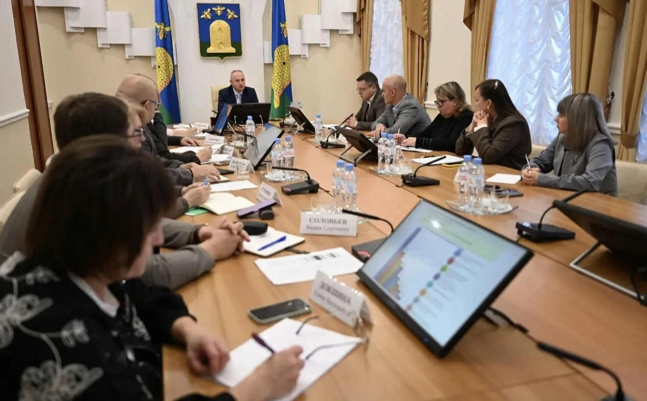 📝 В администрации города Тамбова на совещании под председательством Максима Косенкова ...