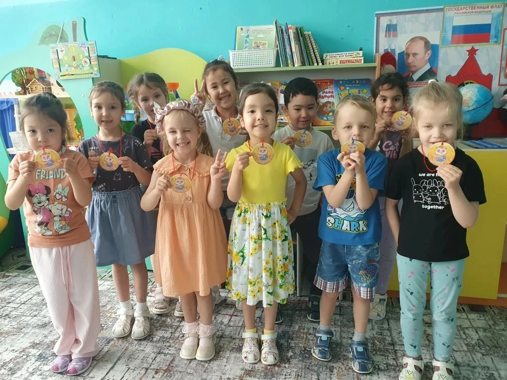 Наши золотые рыбки исполнят все желания детей.🐡 В этот пасмурный день мы загадали солн...