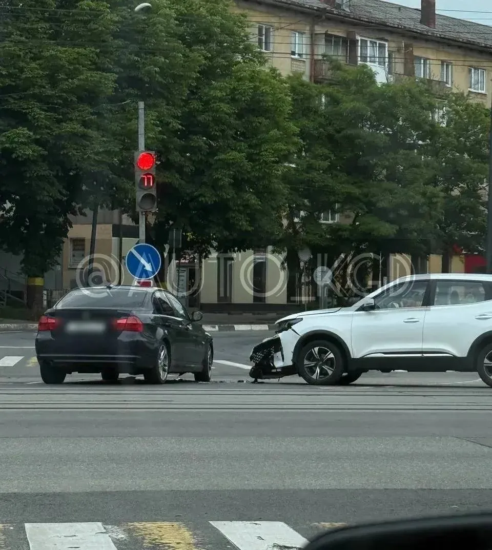 ДТП на Советском с другого ракурса.

Подпишись на нас 👇