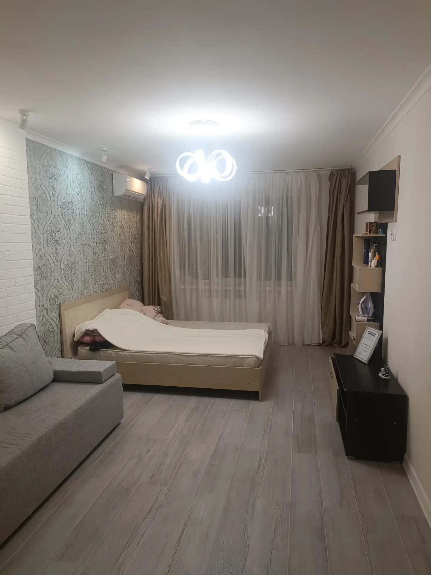 Сдам на длительный срок однокомнатную квартиру 38м² на 23 этаже, ЖК Фаворит, Кирова 322...