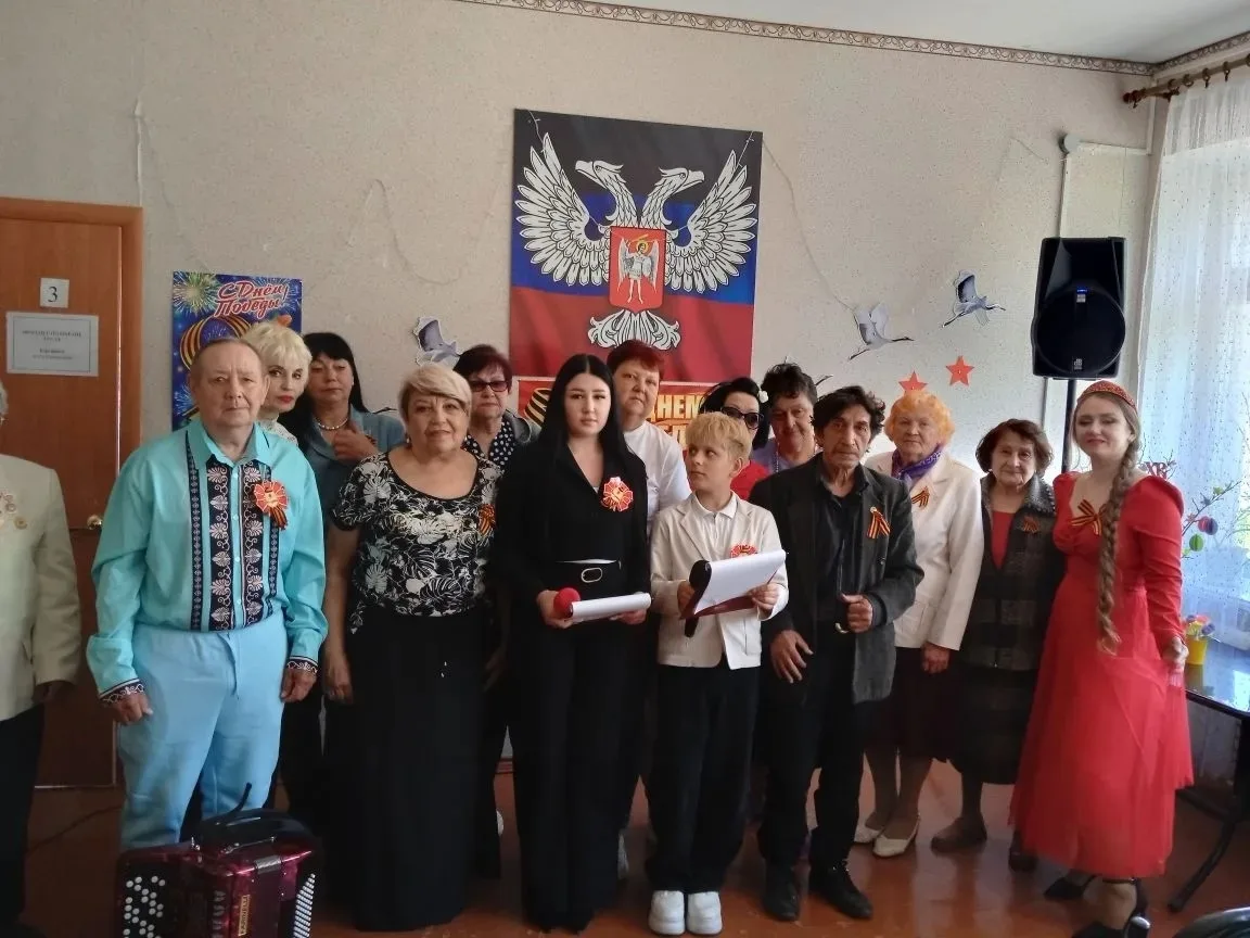 8 мая в ГБУСО ЦСОН Амвросиевского района прошел праздничный концерт «Великим огненным г...