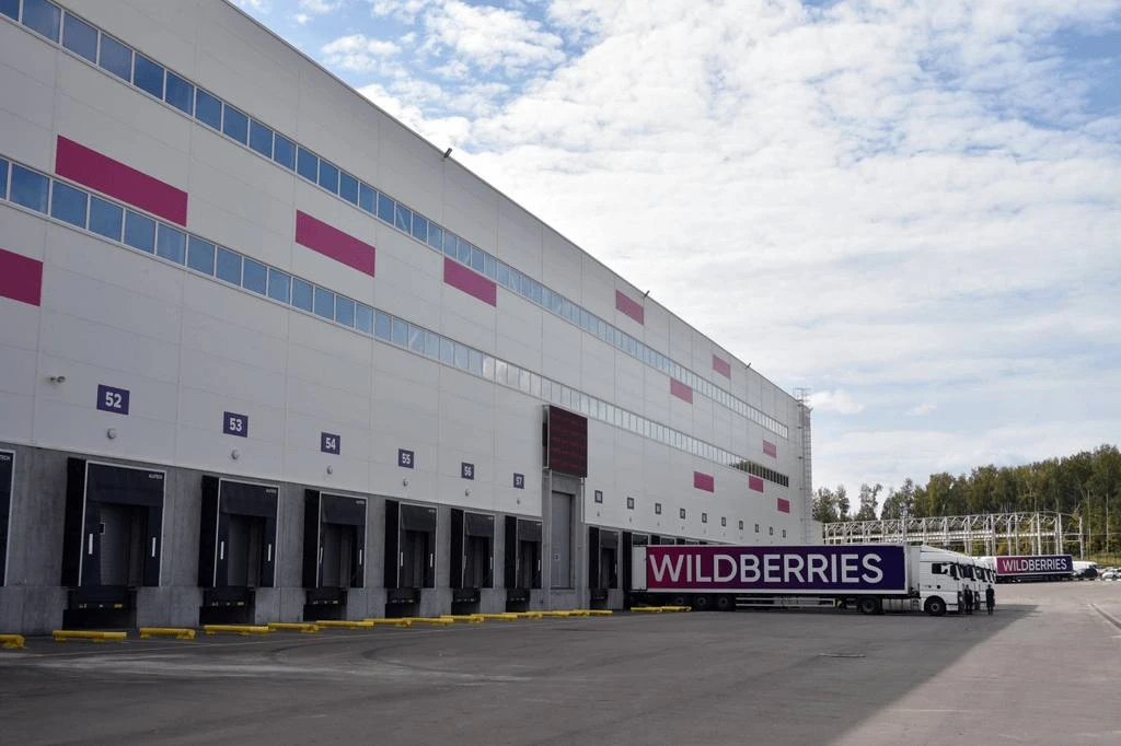 ❗️ В июле Wildberries лишился как минимум 17% складских площадей из-за атак БПЛА

По оценкам эксперт