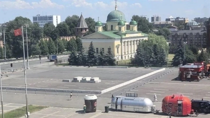 ❌ В Туле приостановили праздничные мероприятия к Дню России 
 
➡ Очевидцы сообщают, что людей попрос