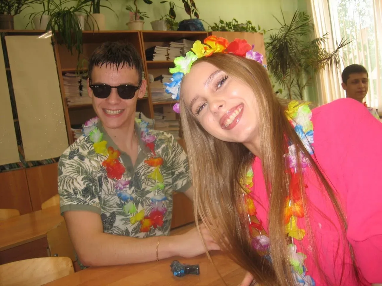 🌺🌴🌊 Алоха! Сегодня в МАОУ СОШ №10 случился настоящий День непослушания! 😱🎉  И устроили его крутые ре