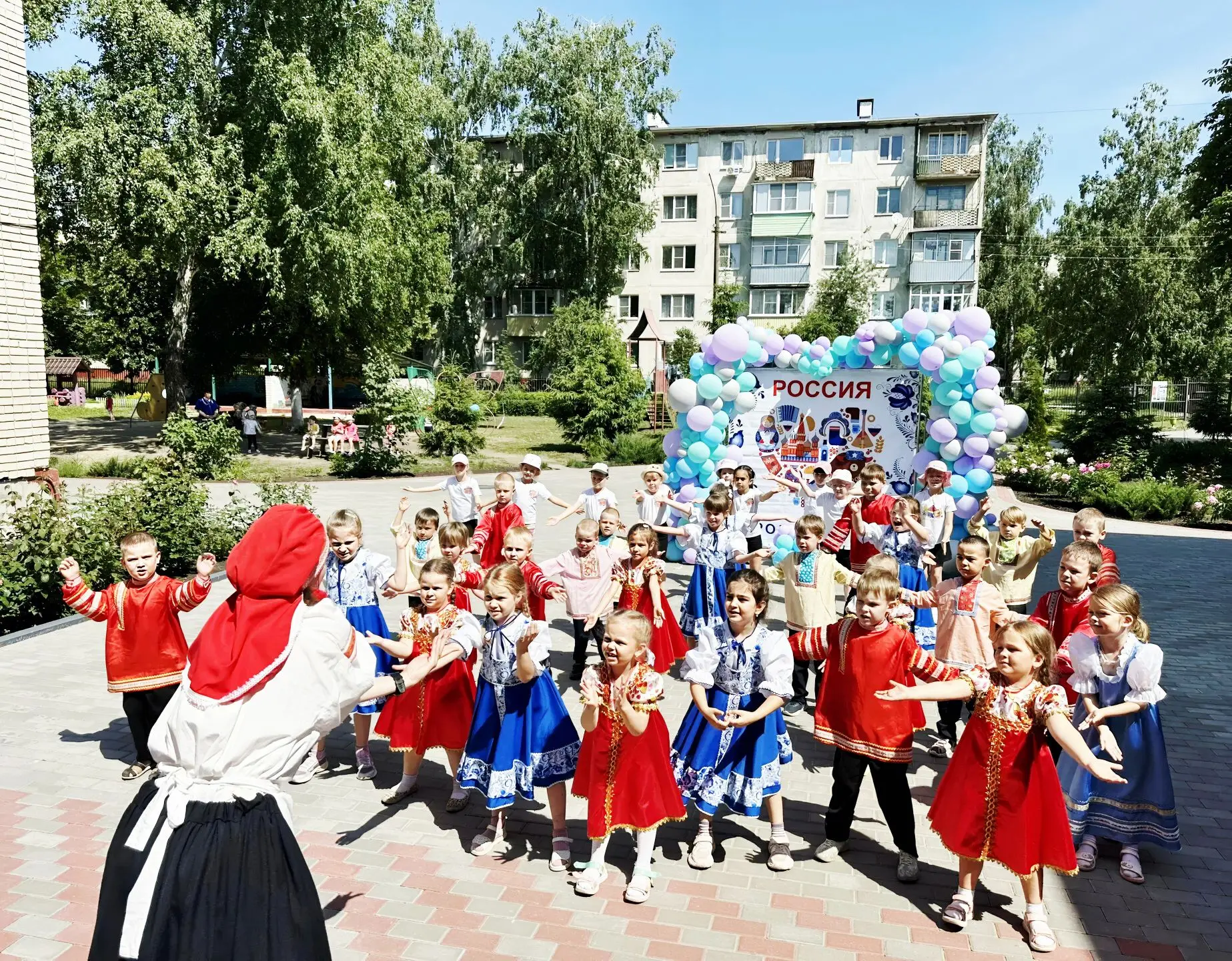 🇷🇺В рамках тематической недели  в нашем детском саду прошел праздничный флешмоб, посв...