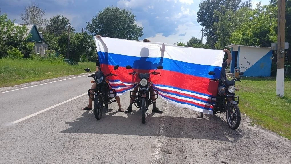 В преддверии Дня России, 11 июня, в Каменно- Тузловском сельском клубе стартовала  акция «Главный си