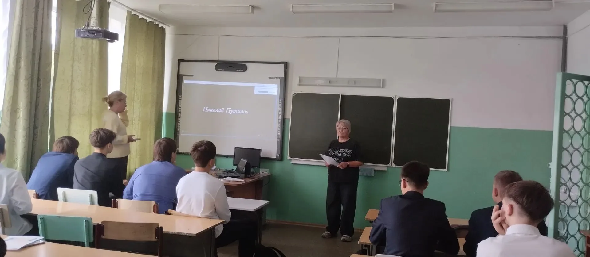 7 сентября в МБОУ СОШ №3 день начался с торжественной линейки и поднятия Государственно...