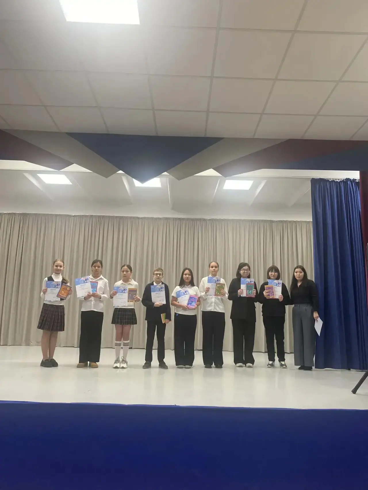 🌐🎖️Сегодня, 2 марта , в нашей школе состоялась традиционная линейка, на которой мы награждали наших 