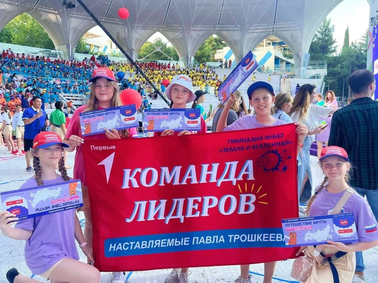 ВОЗМОЖНОСТИ–642: КОМАНДА ЛИДЕРОВ 🚀

Команда Лидеров - проект директора гимназии П.А. Трошкеева, цел
