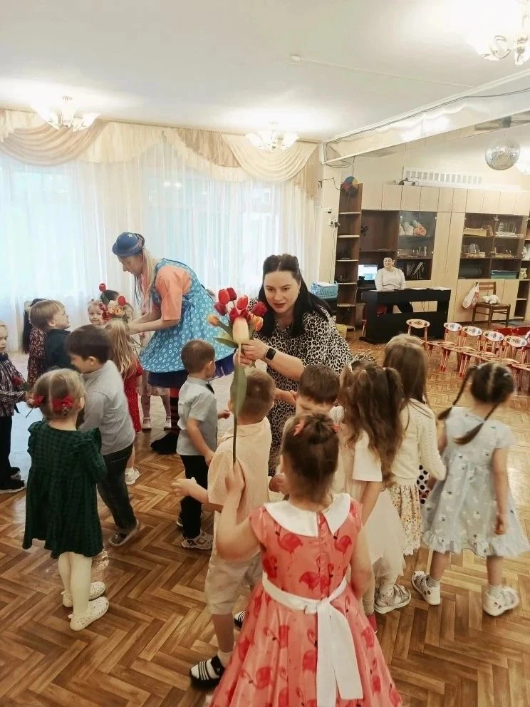 Ах, этот май! 🌸 Столько поводов для радости и торжеств – от школьных выпускных до прощания с детски