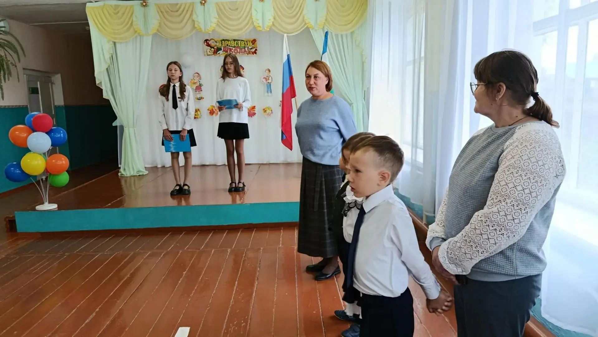 Сегодня наша школа распахнула двери для нового учебного года. Торжественная линейка, по...