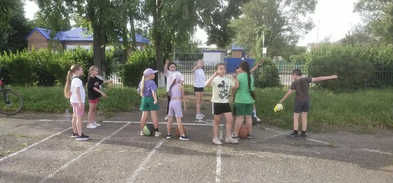 🏀 Спортивная среда в СОШ №20

Сегодня на спортивной площадке нашей школы прошла очередная тренировк