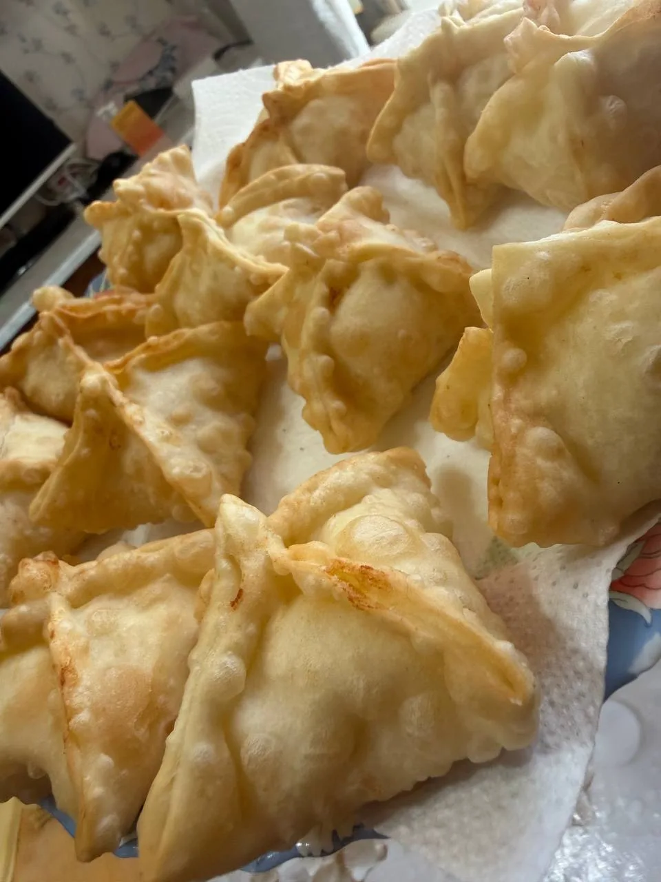 бәрәңге конвертигы
Камыр өчен:
120 гр кипятокка
ярты чәй калагы тощ
1 -2 аш калагы көнбагыш мае
250 