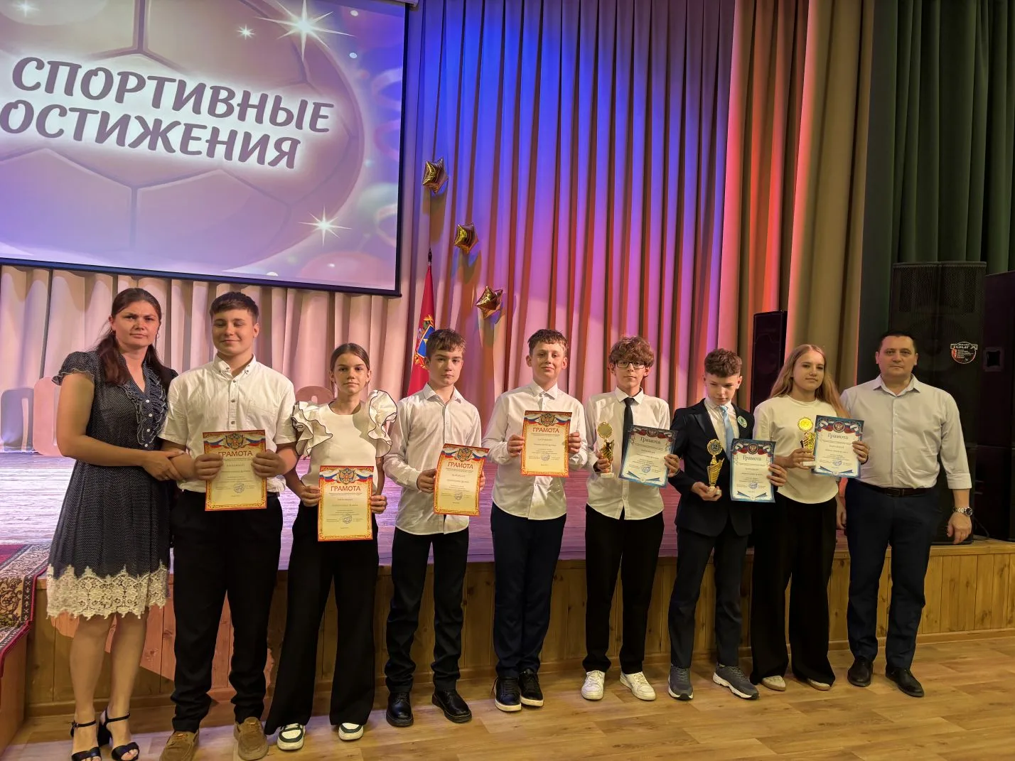 🎉 Торжественные линейки в честь окончания учебного года!   Сегодня в нашей школе прошли праздничные 