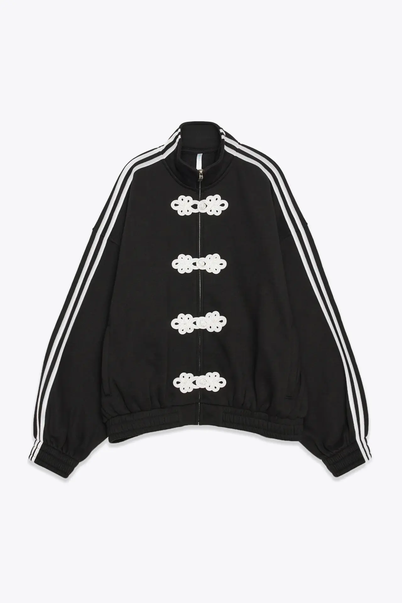 Кто не успел прихватить бомбер Adidas из коллекции к китайскому Новому году? Уж очень б...