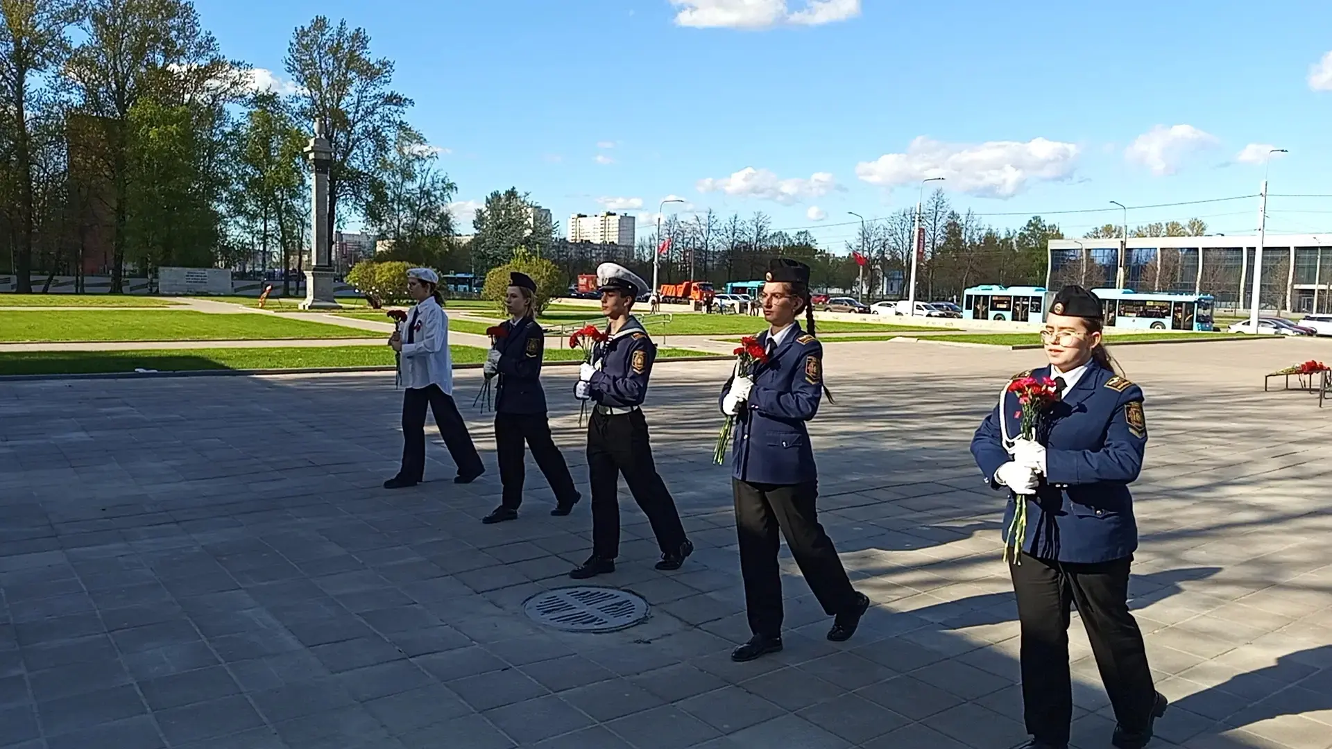 ДЕНЬ ПОБЕДЫ  В самый главный день — День Великой Победы — наша ученица вместе со студентами Морской 