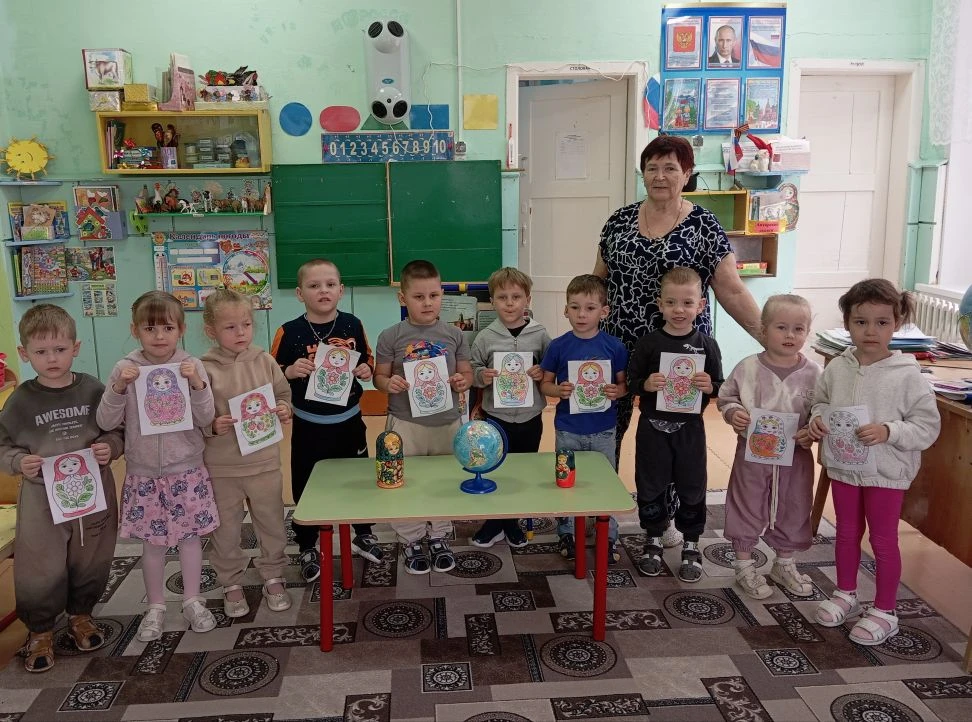 В средней группе МДОУ д/с №2 "Малыш" прошло тематическое занятие, посвящённое Году един...