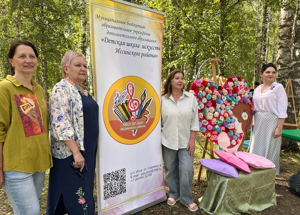 🇷🇺 12 июня, в День России, наша школа активно участвовала в празднике в Березовом парке р.п. Исса.