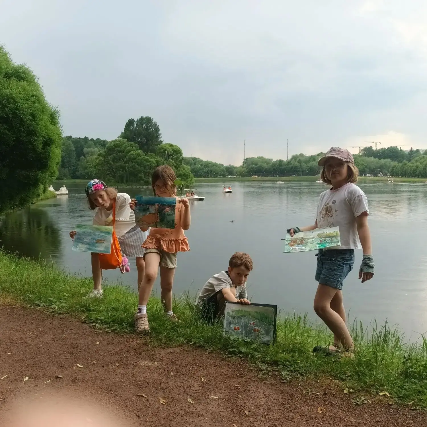 Каникулы каникулами, а наши ребята продолжают проводить время вместе! 🎨

Ученики четвертого корпуса