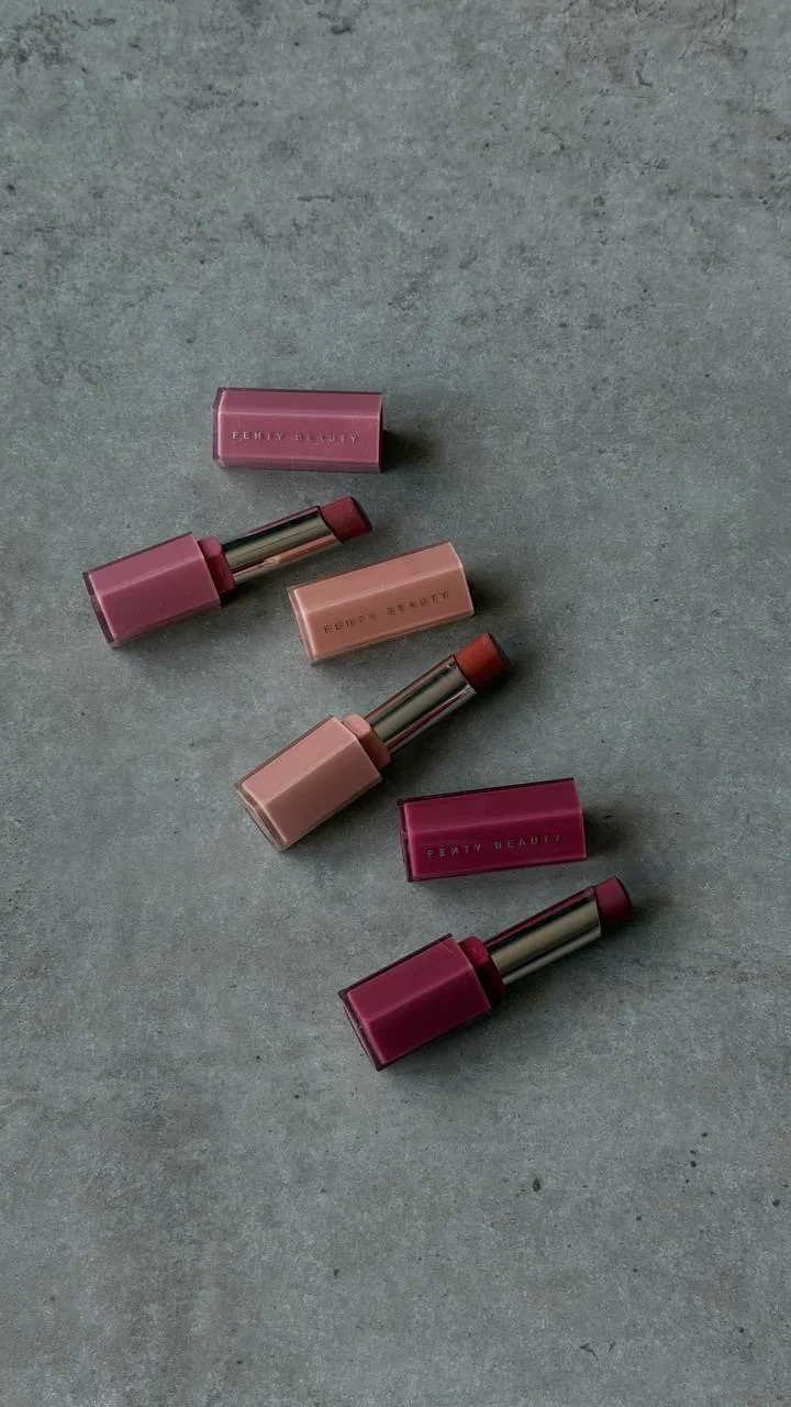 Отвечаю на вопрос: где купить помаду Fenty? 

девочки, Fenty beauty есть на usmall, заказать можете 