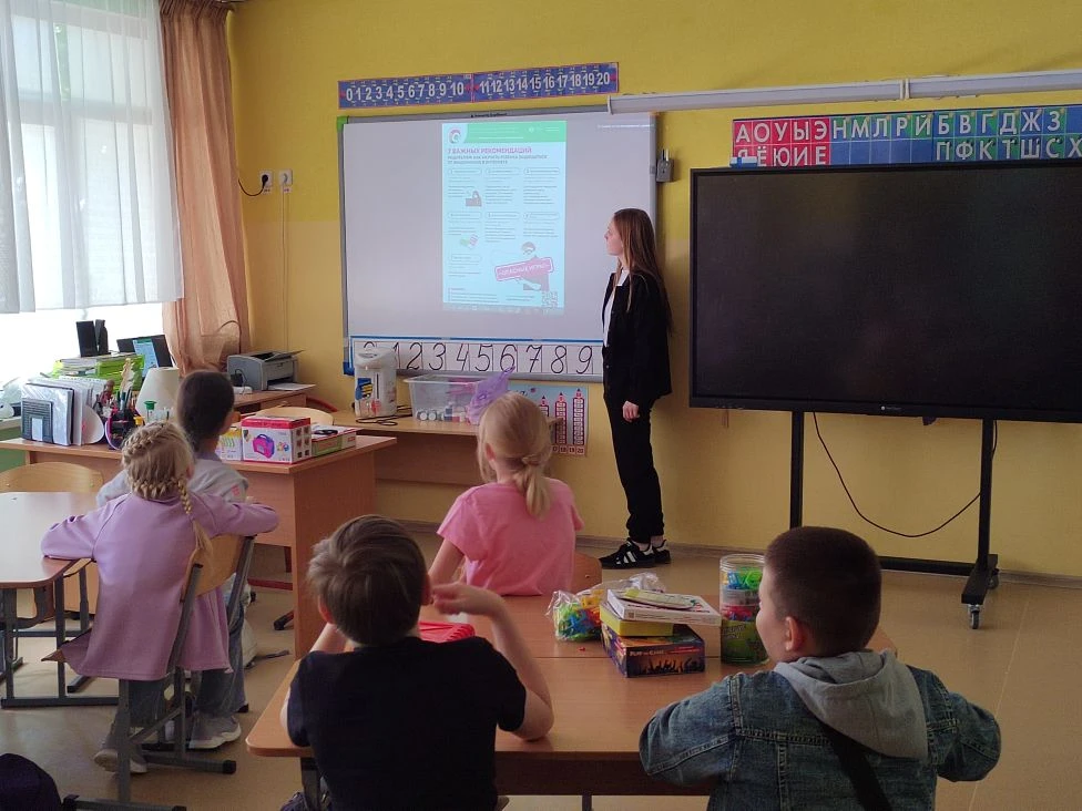В  рамках проведения 9 этапа Всероссийской просветительской эстафеты "Мои финансы",  в пришкольном л